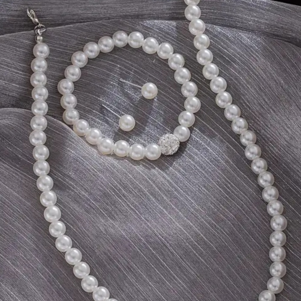 Elegant White Pearl Jewelry Set